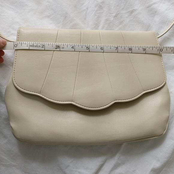 Vintage shoulder purse scallop detail - Picture 11 of 12